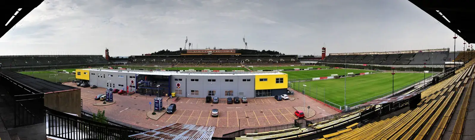 Velký strahovský stadion, Břevnov, Česko — fotbalový stadion s kapacitou 56 000 diváků