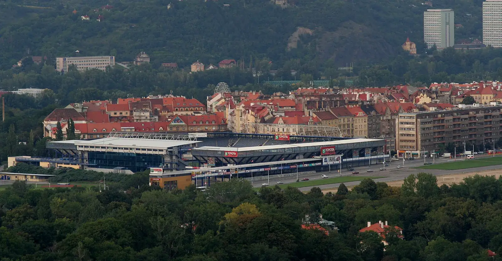 Stadion Sparty na Letné, Bubeneč, Česko — fotbalový stadion s kapacitou 19 416 diváků