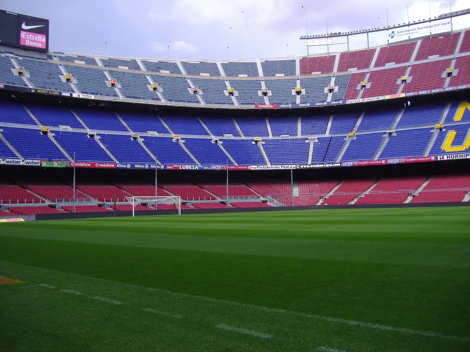 stadium.imageMeta.altBase — stadium.imageMeta.altCapacity — stadium.imageMeta.altClub