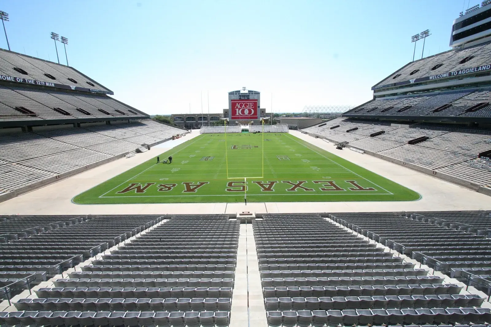 stadium.imageMeta.altBase — stadium.imageMeta.altCapacity
