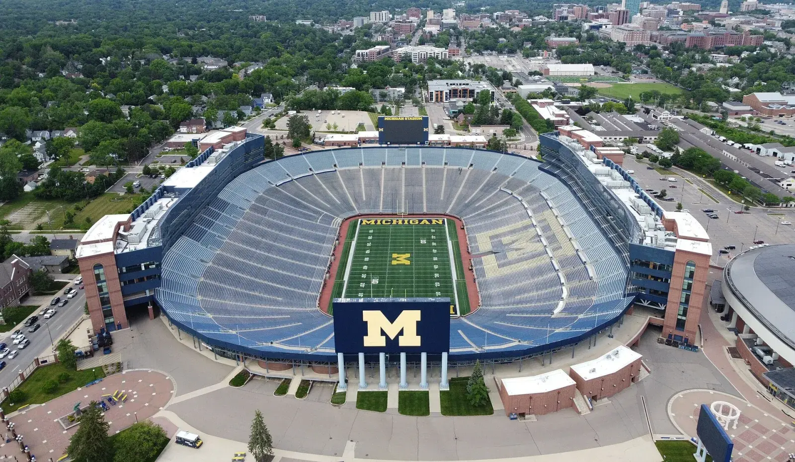 stadium.imageMeta.altBase — stadium.imageMeta.altCapacity