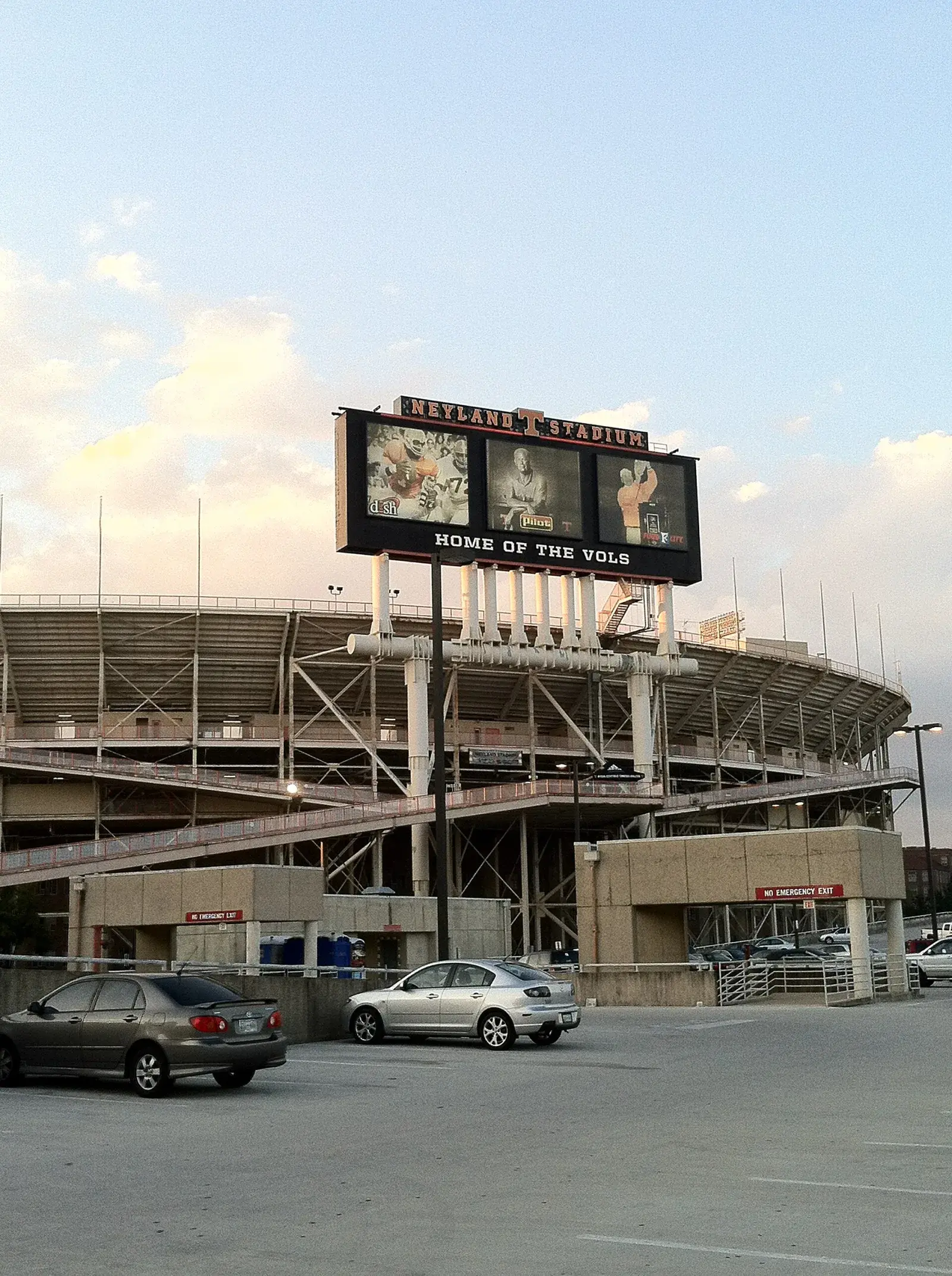 Neyland Stadium, Knoxville, Amerika Birleşik Devletleri — 102.455 kapasiteli futbol stadyumu — 2019 Tennessee Volunteers futbol takımı evi